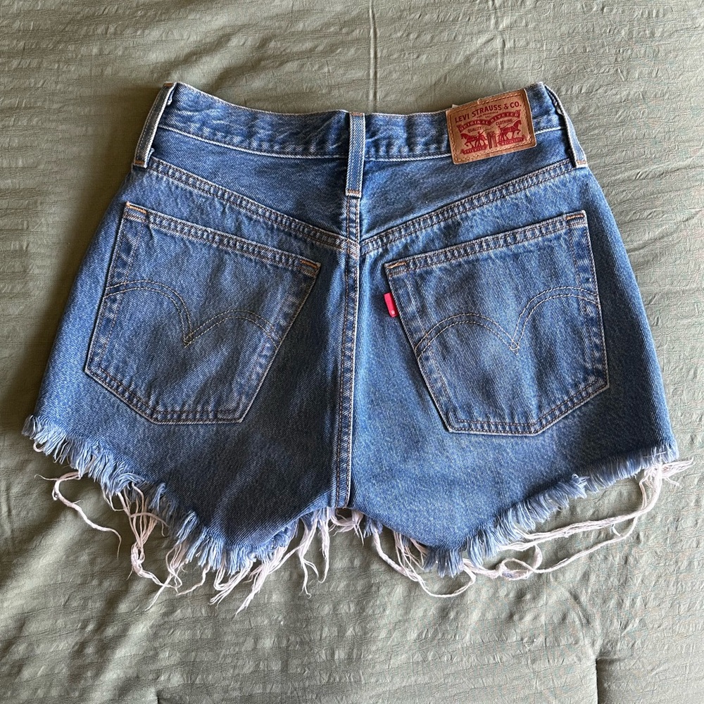 Levi’s 501 medium wash shorts